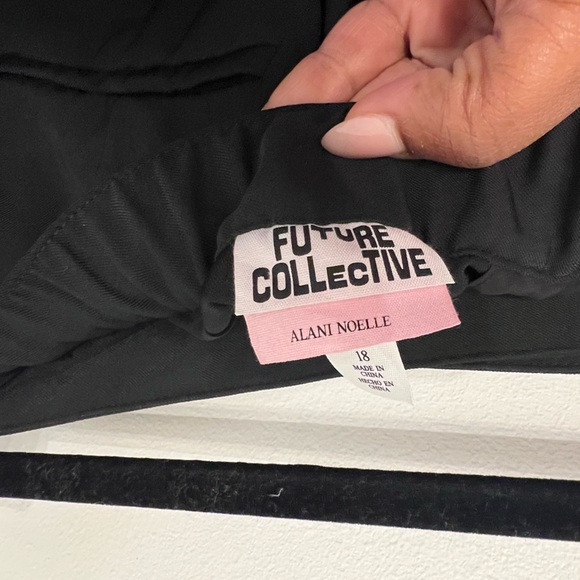 Last Chance! Worn 1X! Future Collective x Target Black Pleat Front Shorts, Sz 18 - Picture 4 of 6